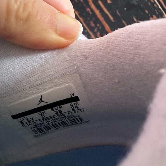 Air Jordan retro 11 low sneakers, university blue women's US size 5.5 Y - Picture 5 of 7